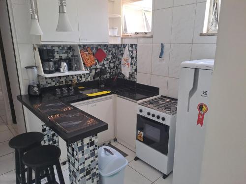 Η κουζίνα ή μικρή κουζίνα στο Apto excelente localização Belem Cop 30