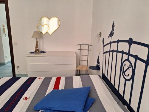 a bedroom with a bed and a dresser at io&te in Formia