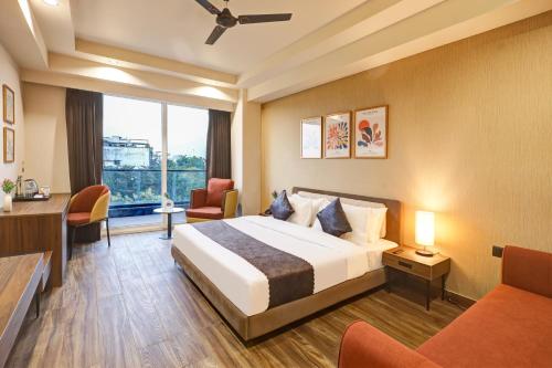 a hotel room with a bed and a desk at Saltstayz Premier - Golf Course Road & Sector 42 in Gurgaon