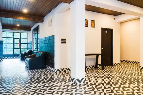 Χώρος καθιστικού στο Sparrow Cherry Resort 2 min walk To MG Marg