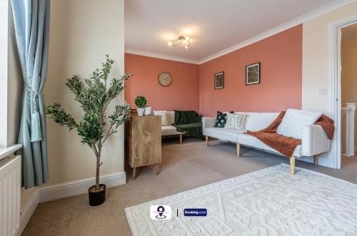 Foto dalla galleria di Last-Minute Escapes ! Summer Days l RTM Stay l 4 -Bed House By Finesse Stays Short Lets & Serviced Accommodation Wakefield With Parking, Contractors a Stanley