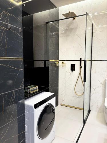 Ένα μπάνιο στο VIA Apartments