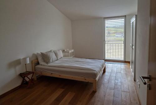 a white room with a bed and a window at Wonderful cozy apartment very well located in Gross Gurmels