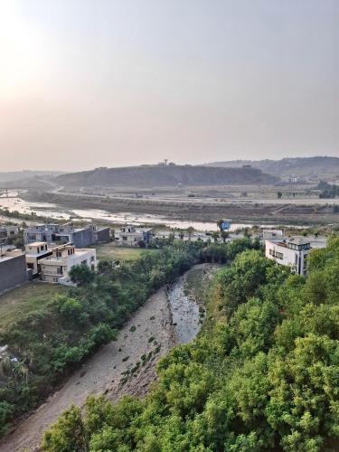 1-Bed Flat w River Views