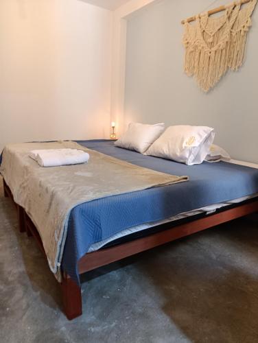 a bedroom with two beds with blue sheets at Hospedaje Velilu in Ica