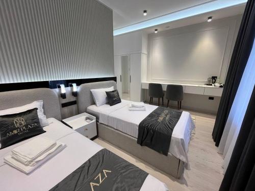 Кровать или кровати в номере AMIR PLAZA hotel