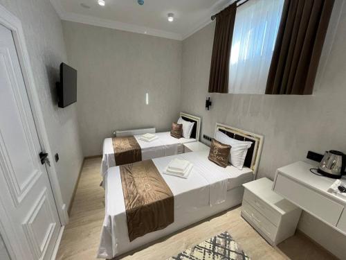 Кровать или кровати в номере AMIR PLAZA hotel