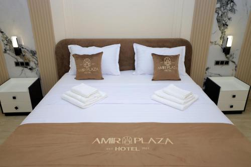 Кровать или кровати в номере AMIR PLAZA hotel