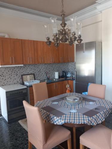 Dapur atau dapur kecil di Nikos apartment