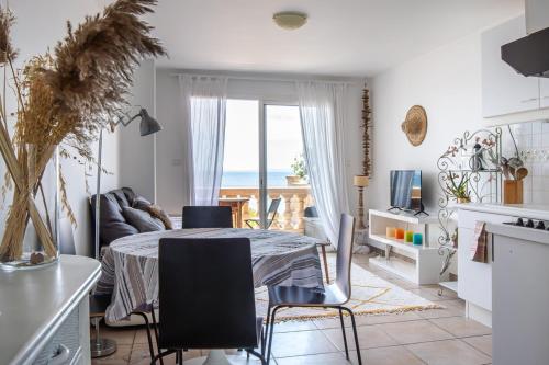 Η κουζίνα ή μικρή κουζίνα στο Appartement Les pieds dans l eau