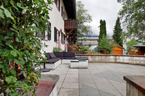 Taman di luar Alpina Haus
