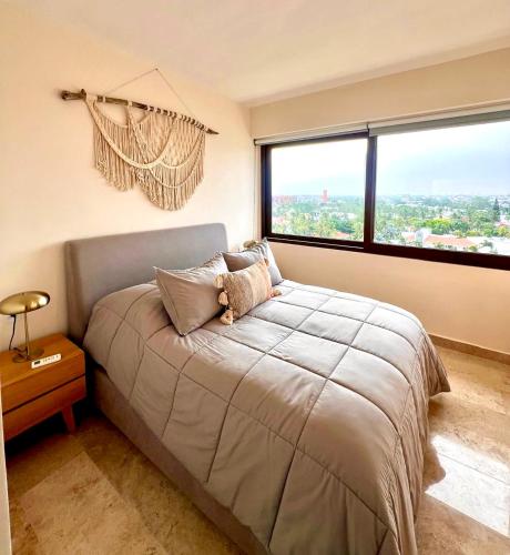 Ένα ή περισσότερα κρεβάτια σε δωμάτιο στο Amazing apartment w/ amenities and lake view