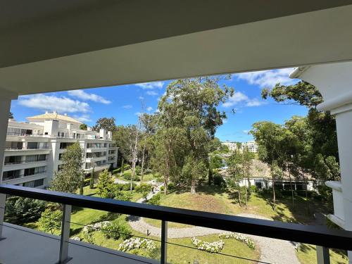 a view from the balcony of a apartment at Green Park hermoso apartamento vista al lago in Punta del Este