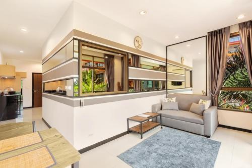 Fotografie z fotogalerie ubytování NaiHarn Beach Condo A301 - mountain and garden view v destinaci Rawai pláž