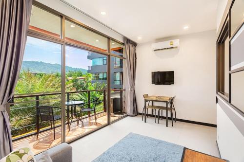 Fotografie z fotogalerie ubytování NaiHarn Beach Condo A301 - mountain and garden view v destinaci Rawai pláž