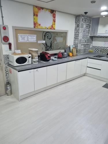Kuchyň nebo kuchyňský kout v ubytování Tanhyun Rodeo Suite Livingtel