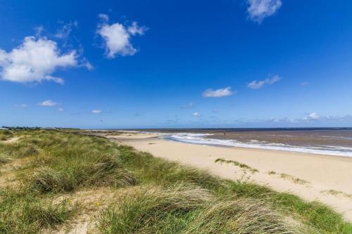Imagen de la galería de 8 Berth Caravan With Decking At Caister Beach In Norfolk Ref 30016S, en Great Yarmouth