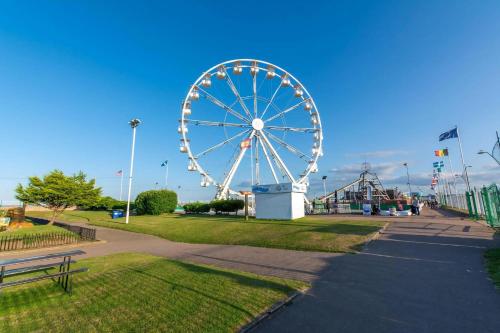 a ferris wheel in a park on a sunny day at Modern Caravan With Decking Near Scratby Beach Ref 50007E in Great Yarmouth