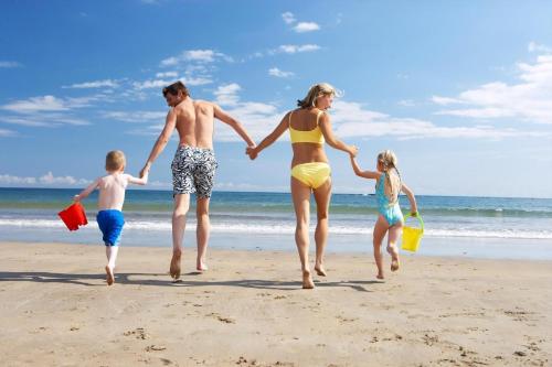 Επισκέπτες που μένουν στο Caravan With Decking And Free Wifi At Seawick Holiday Park Ref 27214Sw