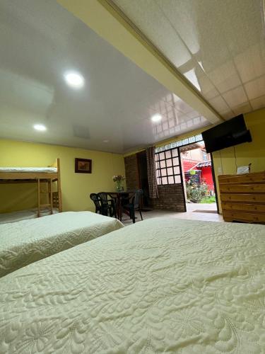 Una cama o camas en una habitación de El Peregrino