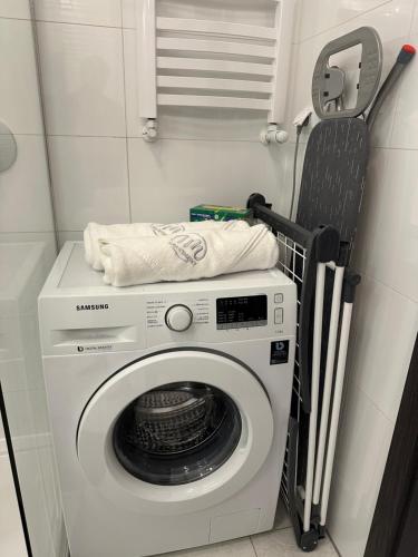 a washer and dryer in a small room at I'M Apartment SILVER I centrum free parking in Bolesławiec