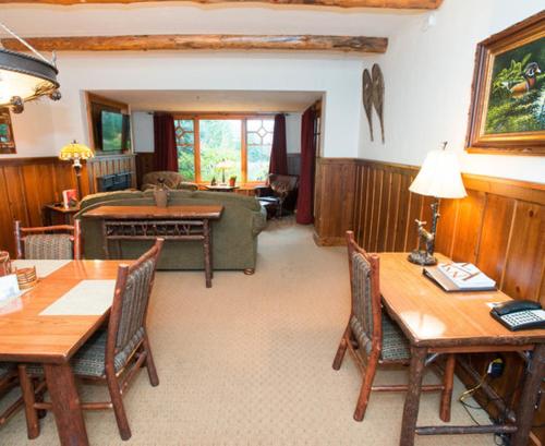 Χώρος καθιστικού στο Whiteface Lodge