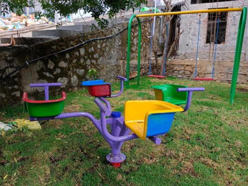 Zona de juegos infantil en Misty Valley Inn