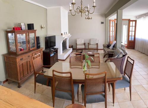 Fotografie z fotogalerie ubytování Casa con piscina para 8 personas v destinaci Mercedes