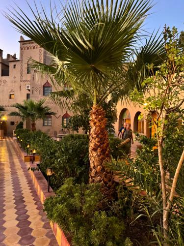Un jardín fuera de Kasbah Ait BenHadda