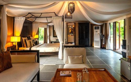 Posezení v ubytování The Alampara Resort - Luxury Boutique Glamping & Water sports