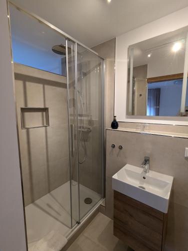 Un baño de Weingut Leininger Ferienwohnungen
