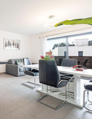 Bienvenue 2 piece clim parking