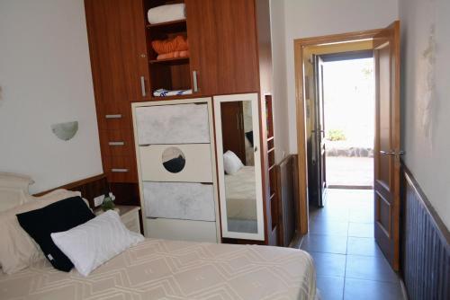 Cama o camas de una habitación en No & Na Bungalow Montecastillo i1