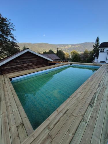 a swimming pool on top of a house at Hytte med fin natur in Mork