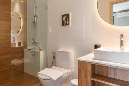 Ένα μπάνιο στο Title Halo Orange Sunset 46m2 Naiyang Pool&Gym