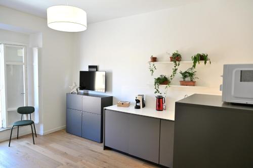 A kitchen or kitchenette at AT HOME COLOSSEO