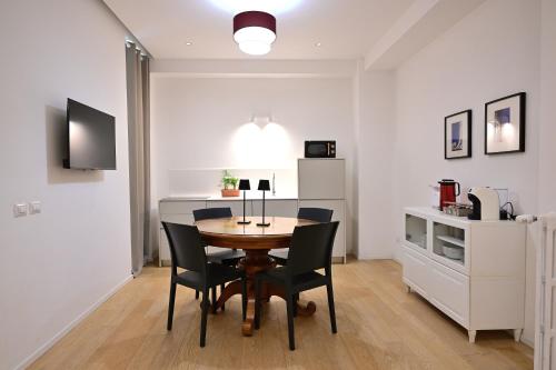 Una cocina o kitchenette en AT HOME NAVONA