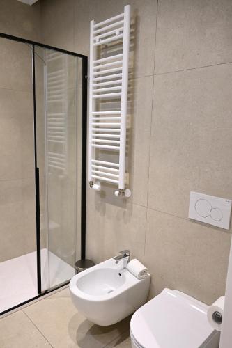 Un baño de AT HOME NAVONA