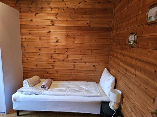 Ένα ή περισσότερα κρεβάτια σε δωμάτιο στο Private room - 3 in a luxury villa CHALET STYLE