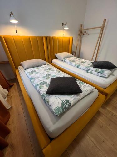 Sofia Apartment & Zimmer Sillweg Nähe Rebull Ringにあるベッド