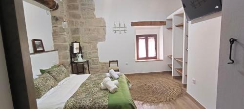 a bedroom with a bed with towels on it at Apartamentos Casa de los Galeote in Baeza