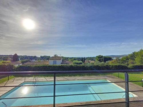 Appart, vue mer exceptionnelle à sanary, à pied 10mn criques et plage