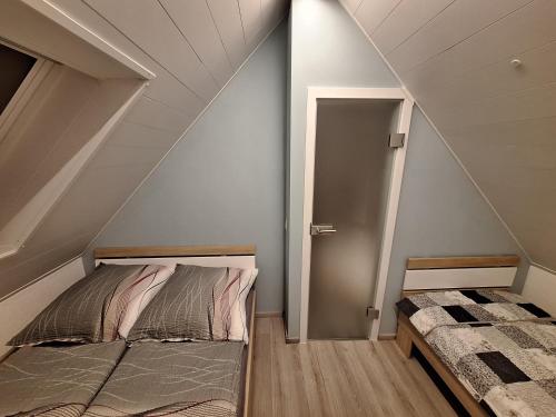 Ένα ή περισσότερα κρεβάτια σε δωμάτιο στο Ferienhaus Saaleblick