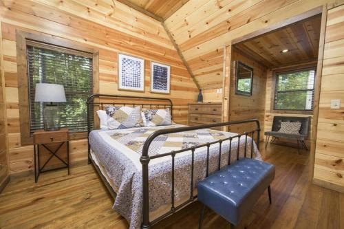 a bedroom with a bed in a log cabin at NewListing! 1-Mile Choctaw Landing, GameRoom, 6BR, Sleep-18, PET Friendly, HotTub, Play Structure, Smart TV, FirePit, Outdoor in Stephens Gap