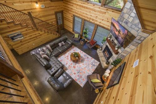 an overhead view of a living room in a cabin at NewListing! 1-Mile Choctaw Landing, GameRoom, 6BR, Sleep-18, PET Friendly, HotTub, Play Structure, Smart TV, FirePit, Outdoor in Stephens Gap