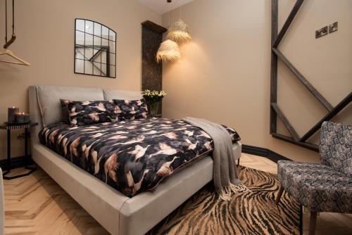 Postel nebo postele na pokoji v ubytování The Vault Luxury Apartment