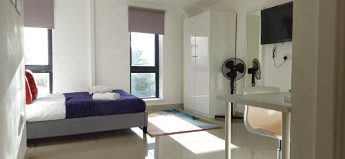 a bedroom with a bed and a sink and a desk at MPL Ensuites with kitchenettes Suites - Leeds City - Netflix & WIFI- First Direct & 02 Arena- LGI Hospital & Uni 5 Mins in Leeds