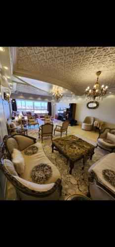 Гостиная зона в Apartment in front of Mansoura University 5 stars
