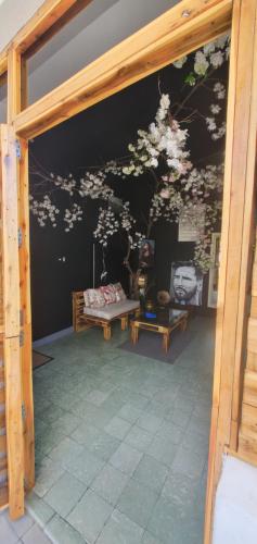 a living room with a bench and flowers on the wall at Tus Recuerdos in Santo Domingo