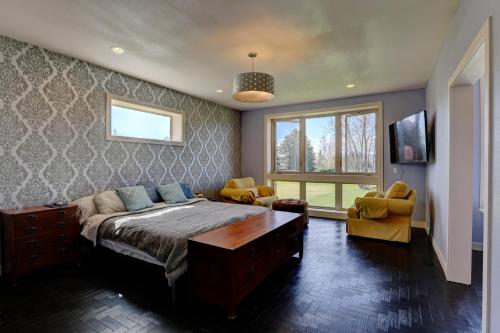 a bedroom with a large bed and a tv at Contemporary Wyoming Luxury in Sheridan